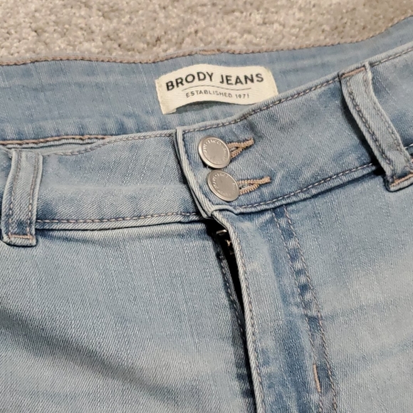 CUTE Bordy Jeans Shorts - 31W - Picture 3 of 8